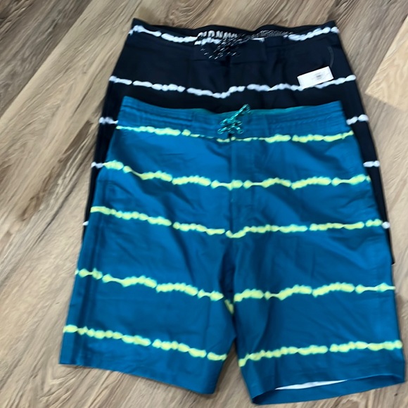 Old navy board shorts - Picture 1 of 2